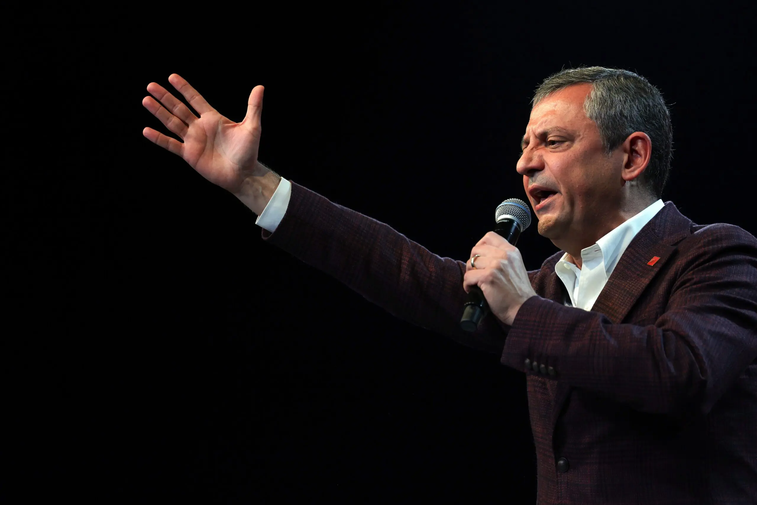CHP Genel Başkanı Özgür Özel, Çiğli Belediyesi’nin sosyal projelerinden biri