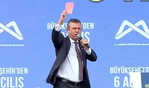 CHP Genel Başkanı Özgür Özel’in Mersin’de başlattığı “kırmızı kart” eylemi,
