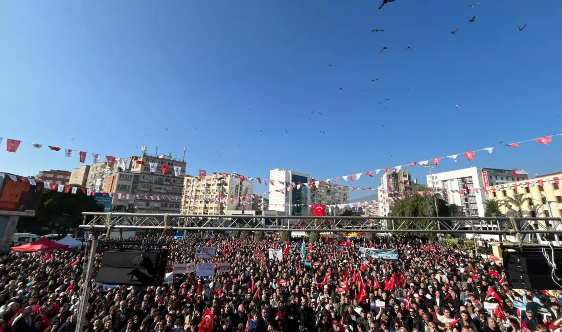 Zafer Partisi, İzmir’de “Mehmetçik Katillerine Af Yok” sloganıyla düzenlediği mitingde,