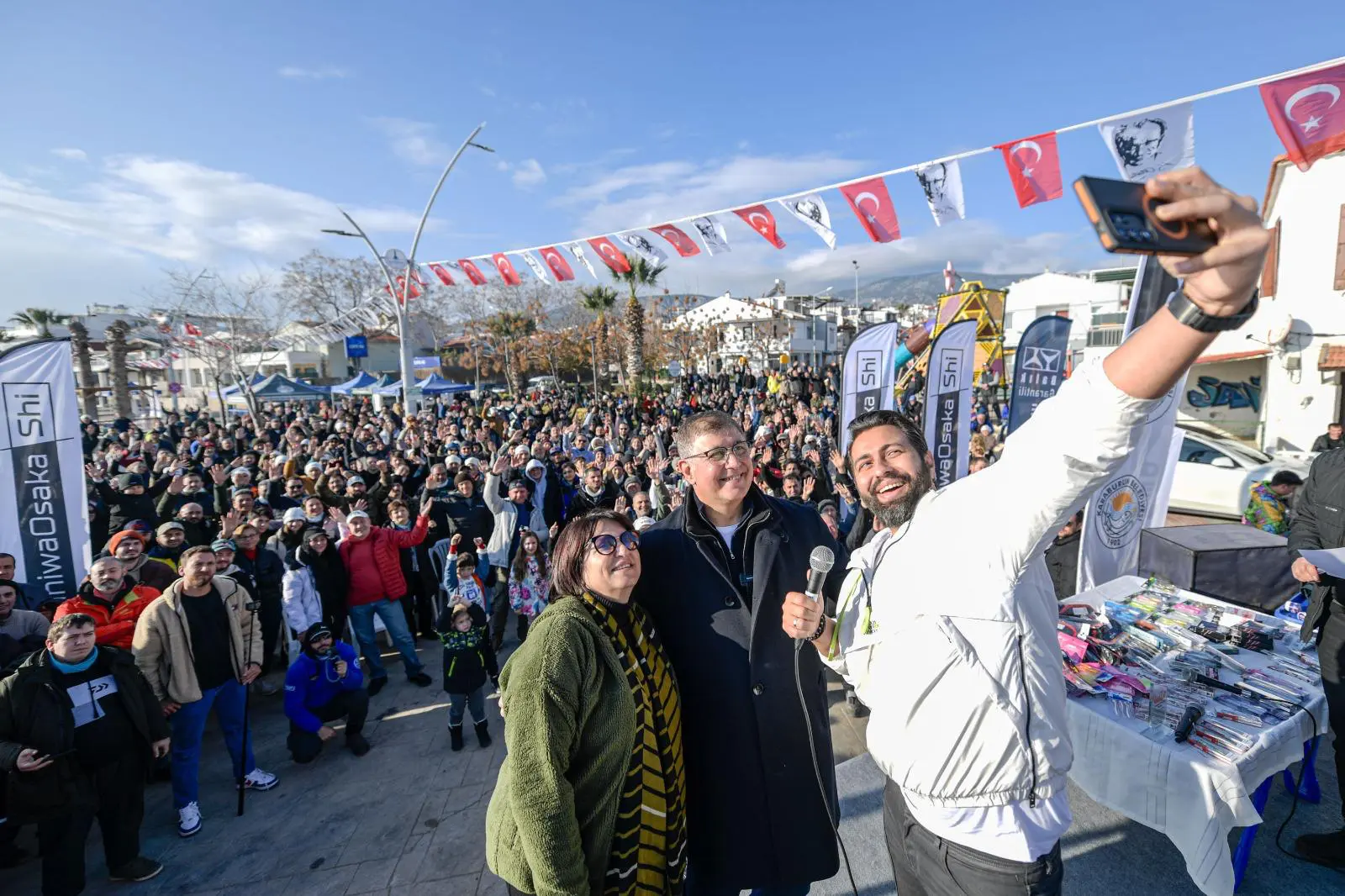 Başkan Tugay olta attı: Mordoğan'da balık avı heyecanı