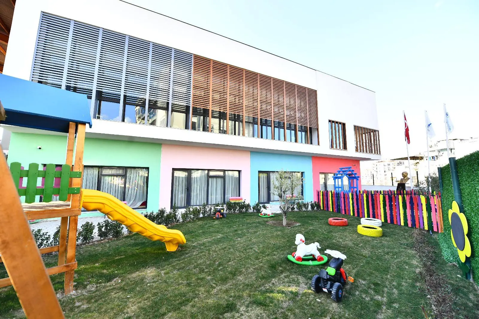 İzmir Büyükşehir Belediyesi 'yuva' oldu 8 İzmir Büyükşehir Belediyesi 'yuva' oldu