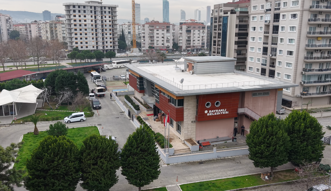 Bayraklı Belediyesi, yıl boyunca düzenlediği meslek edindirme ve hobi kurslarına