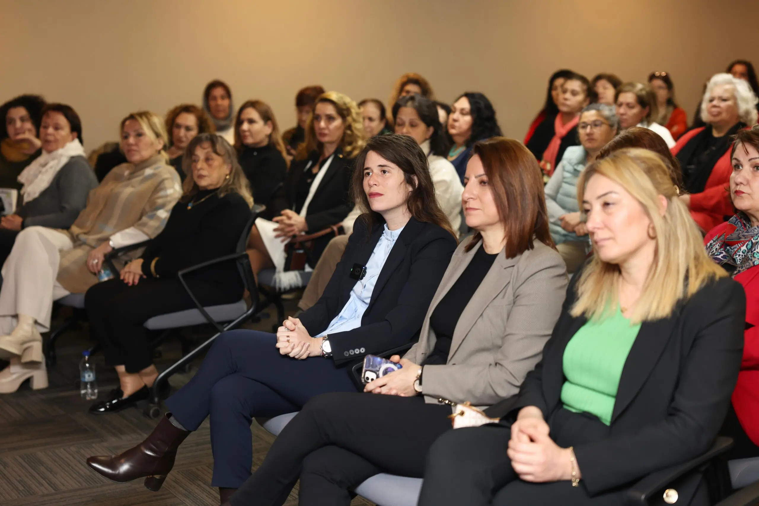 Çeşme'de kadın kooperatifi toplantısı