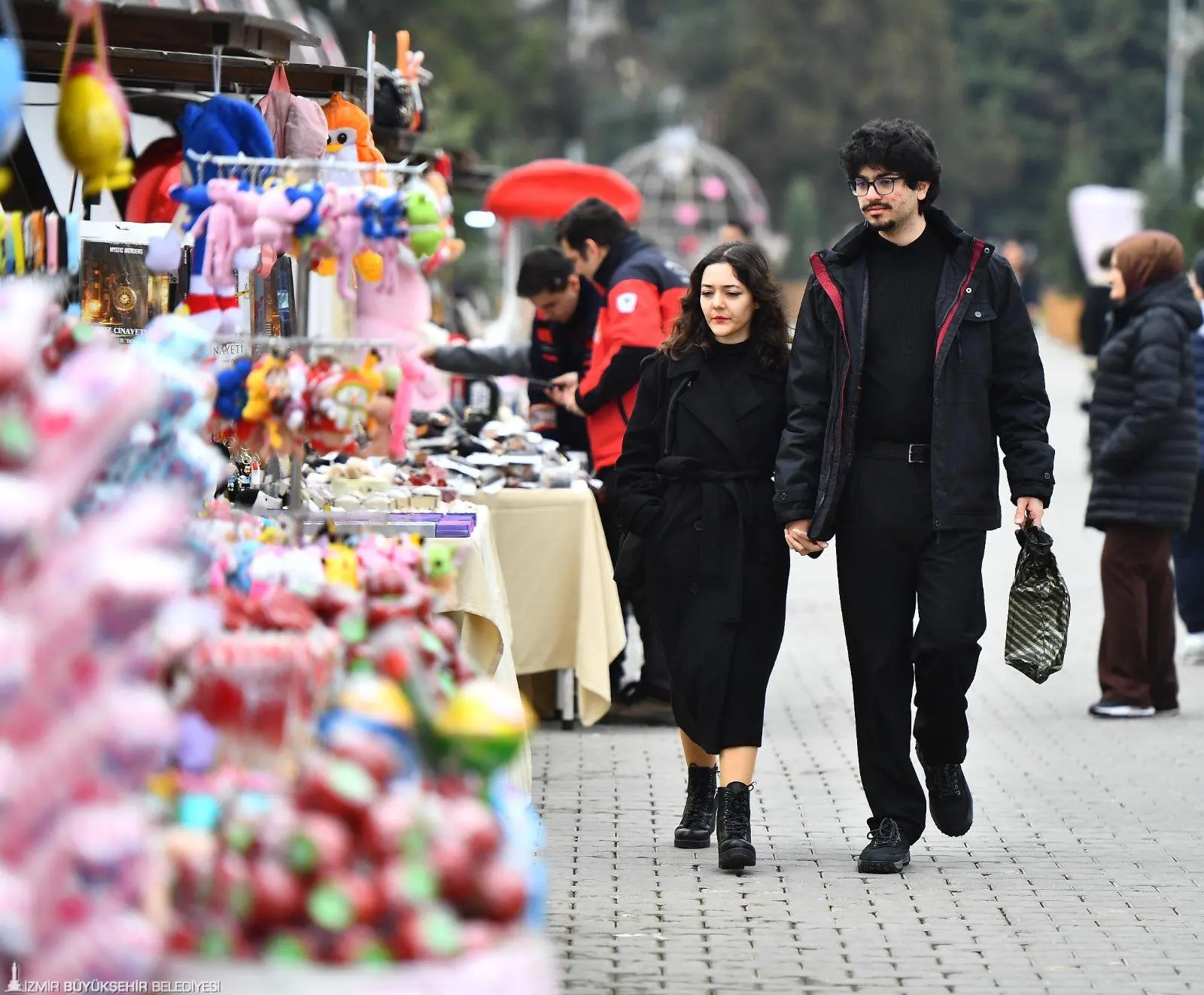İzmir Büyükşehir Belediyesi tarafından Kültürpark’ta düzenlenen Sevgi Festivali, birbirinden renkli