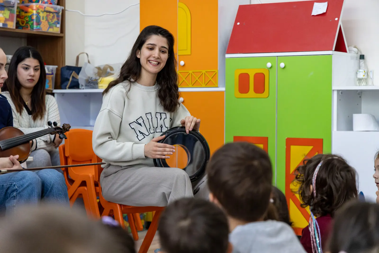 Karşıyakalı minikler Türk müziği çalgıları ile tanışıyor 