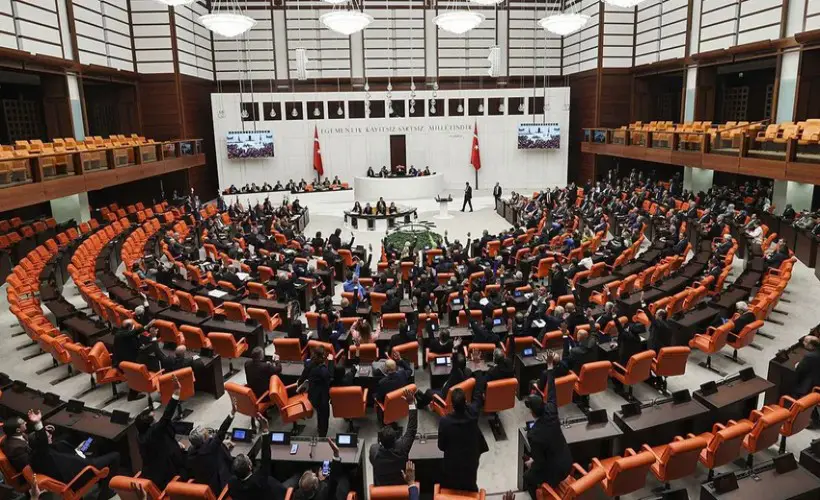 TBMM Başkanlığına sunulan yeni dokunulmazlık fezlekeleri arasında CHP İzmir Milletvekili