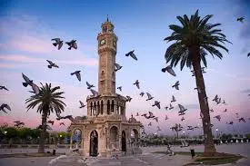İzmir'de 3 Mart 2025 Pazartesi günü hava parçalı bulutlu olacak.