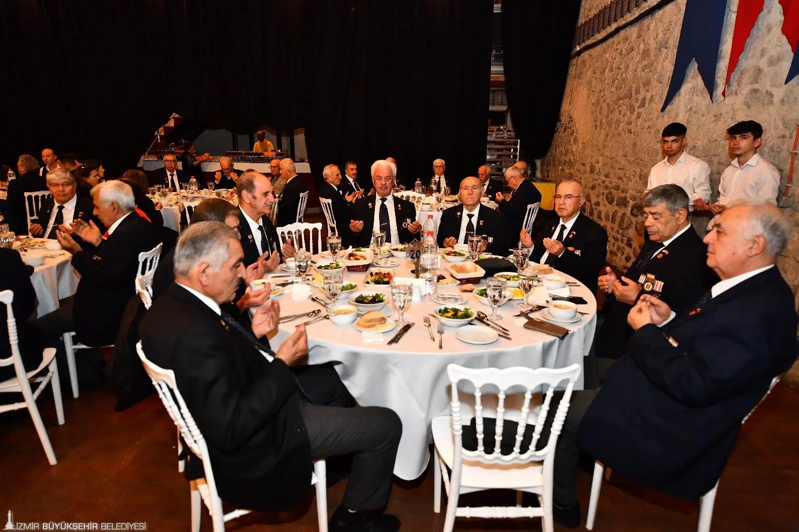 Şehit yakınları ve gazilerle iftar buluşması