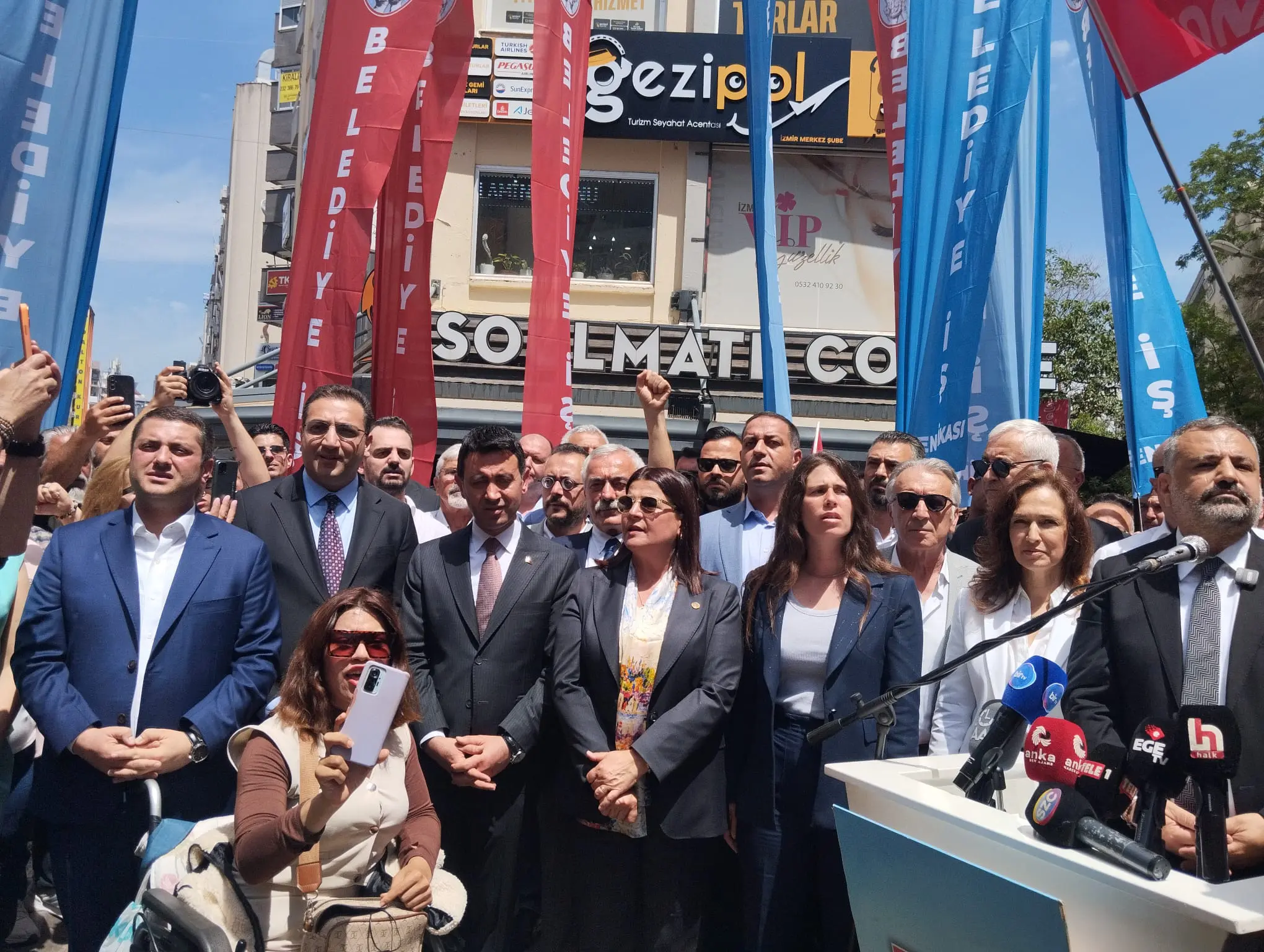 İzmir'de Genel Başkan Özgür Özel'e yapılan saldırıya karşı CHP örgütü