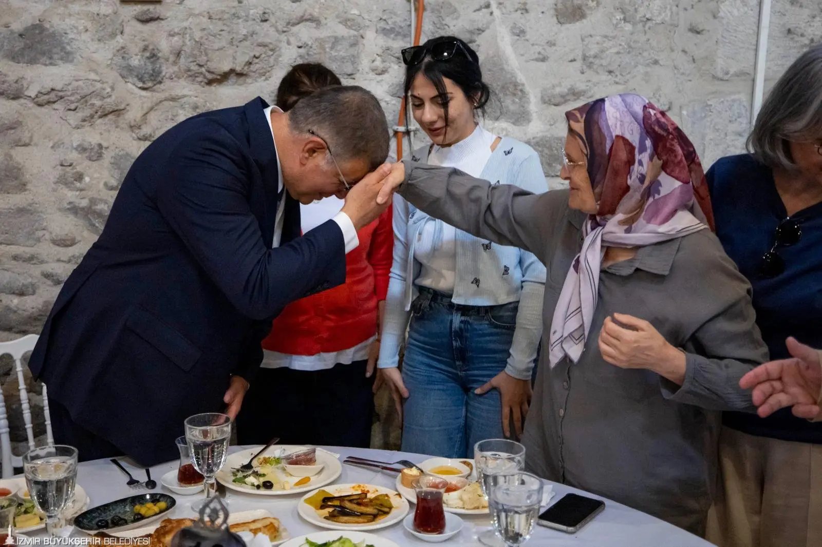 Başkan Tugay şehit anneleri ile bir araya geldi