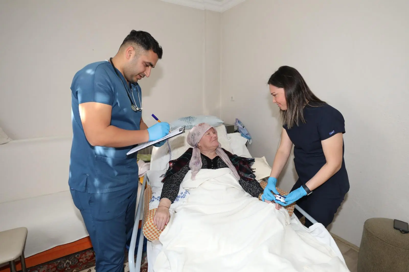 Menderes Belediyesi’nden şefkat rekoru: 2 Yılda binlerce vatandaşa evde sağlık ve bakım desteği!