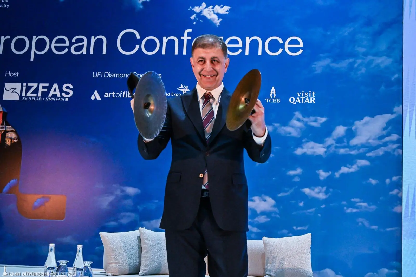 UFI Avrupa Konferansı İzmir’de iz bıraktı: 36 ülkeden 400 delege çıkarma yaptı 1 UFI Avrupa Konferansı İzmir’de iz bıraktı: 36 ülkeden 400 delege çıkarma yaptı