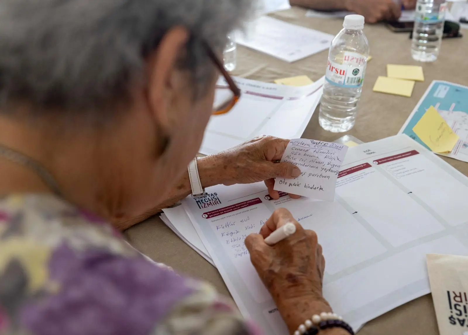İzmir’de ortak akıl dönemi: Yurttaş meclisleri 30 ilçede geleceği tasarlıyor! 2 İzmir’de ortak akıl dönemi: Yurttaş meclisleri 30 ilçede geleceği tasarlıyor!