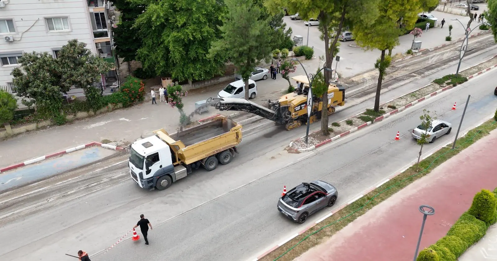4 kilometrelik hat yenileniyor: Cemil Tugay sahaya indi