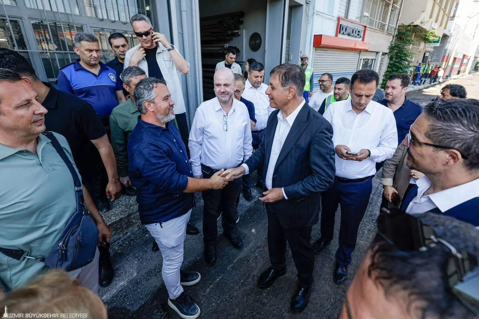 Bornova Çamdibi'nde büyük dönüşüm: Tugay ve Eşki sahada 1 Bornova Çamdibi'nde büyük dönüşüm: Tugay ve Eşki sahada