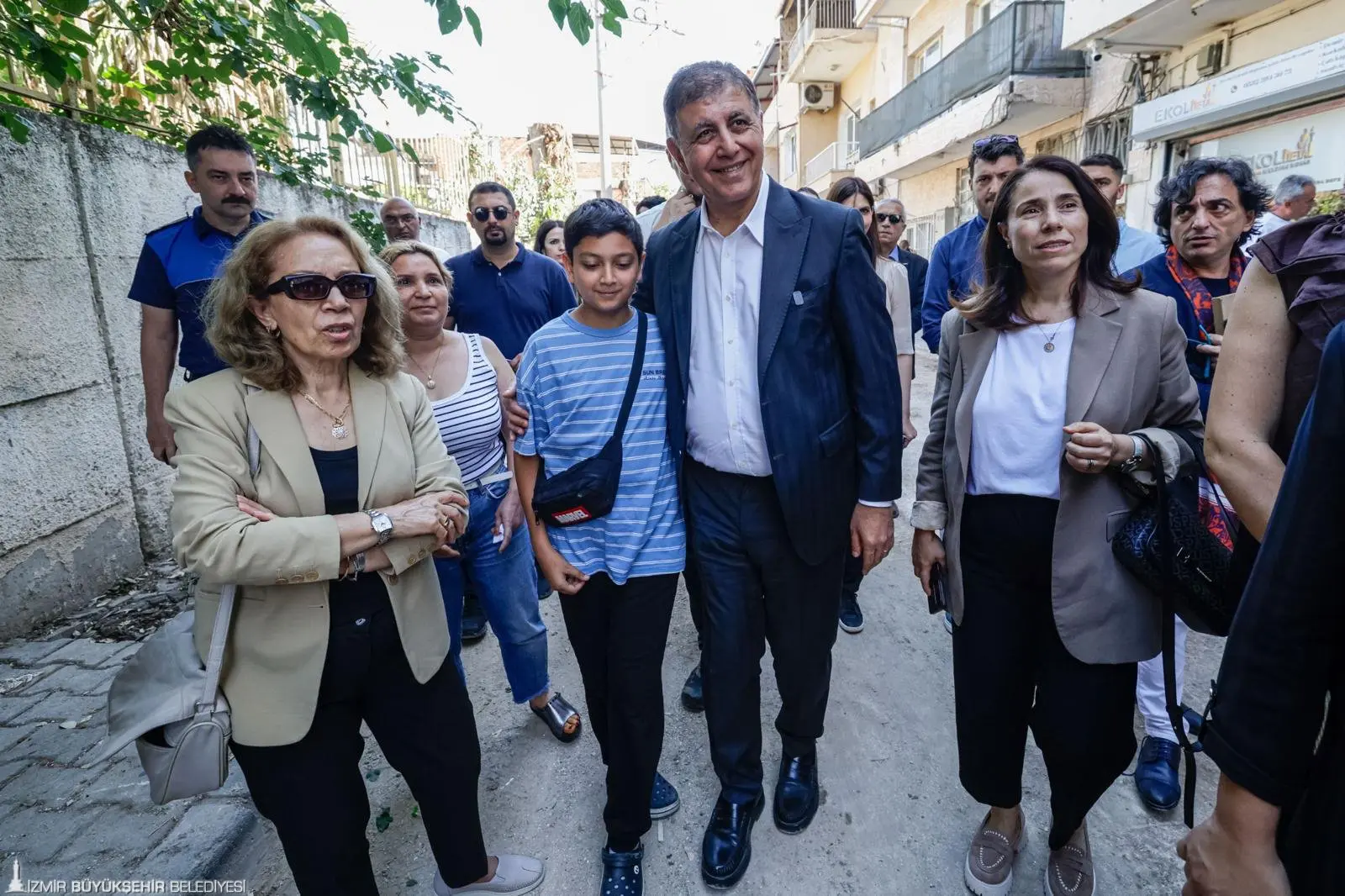 Bornova Çamdibi'nde büyük dönüşüm: Tugay ve Eşki sahada 2 Bornova Çamdibi'nde büyük dönüşüm: Tugay ve Eşki sahada