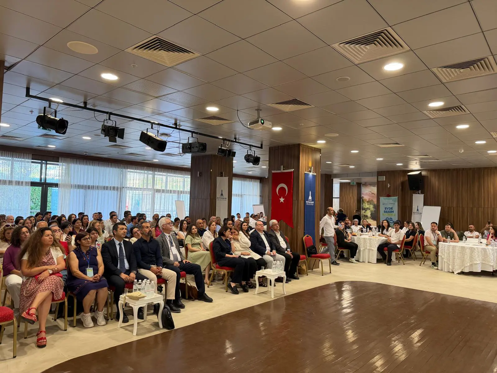 Büyükşehir’den evde bakım hizmetleri için ortak akıl buluşması 3 Büyükşehir’den evde bakım hizmetleri için ortak akıl buluşması