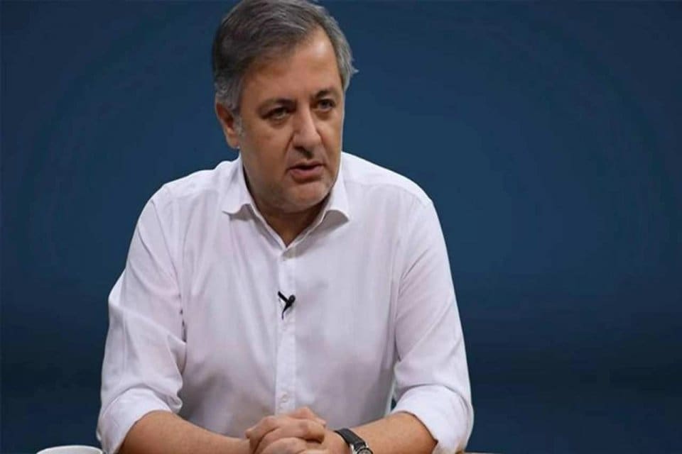 Spor yorumcusu&nbsp;Mehmet Demirkol, trib&uuml;nlerden y&uuml;kselen 'istifa' sloganları hakkında konuştu. Demirkol,&nbsp;"Bir-iki
