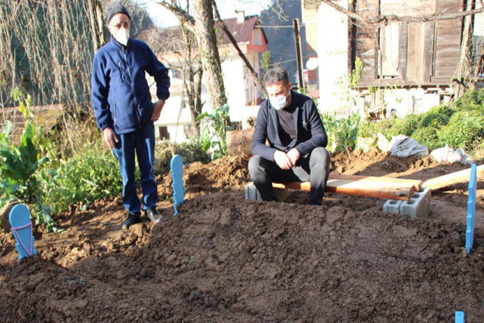 Rize'de 5 kişinin 1 ay içerisinde koronavirüsten hayatını kaybettiği aileden