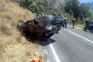 MUĞLA'nın Milas il&ccedil;esinde kontrolden &ccedil;ıkan otomobil takla attı. Kazada 1