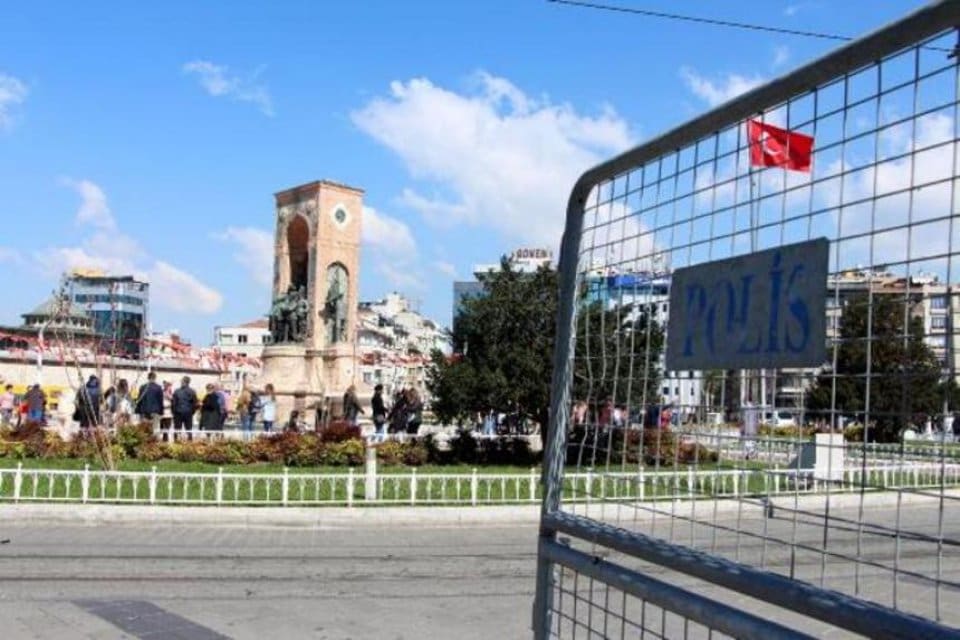 1 Mayıs Emek ve Dayanışma G&uuml;n&uuml; &ouml;ncesinde Taksim Meydanı ve
