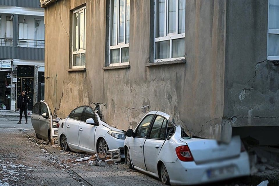 T&uuml;rkiye&rsquo;nin 11 ilini etkileyen depremlerde 1 milyon aracın hasar aldığı