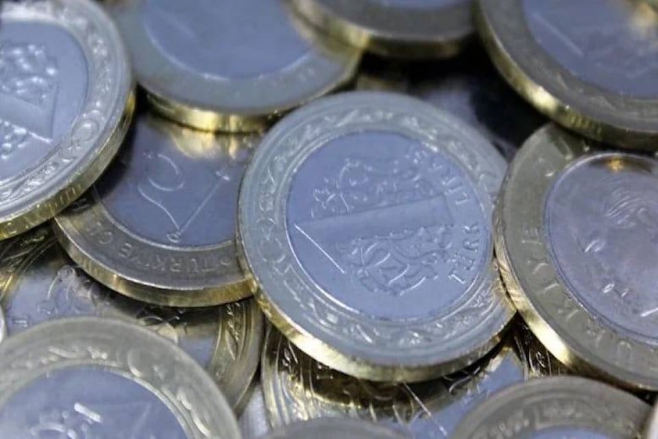 1 TL'lik madeni paranın ağırlığının 8,2 gramdan 6,6 grama d&uuml;ş&uuml;r&uuml;ld&uuml;ğ&uuml;