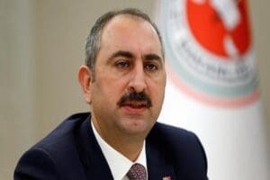 10 bin dolar alan siyaset&ccedil;i tartışmalarıyla ilgili konuşan Adalet Bakanı