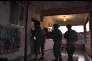 Diyarbakır merkezli 10 ilde, jandarma ekiplerince d&uuml;zenlenen ter&ouml;r &ouml;rg&uuml;t&uuml; PKK/KCK
