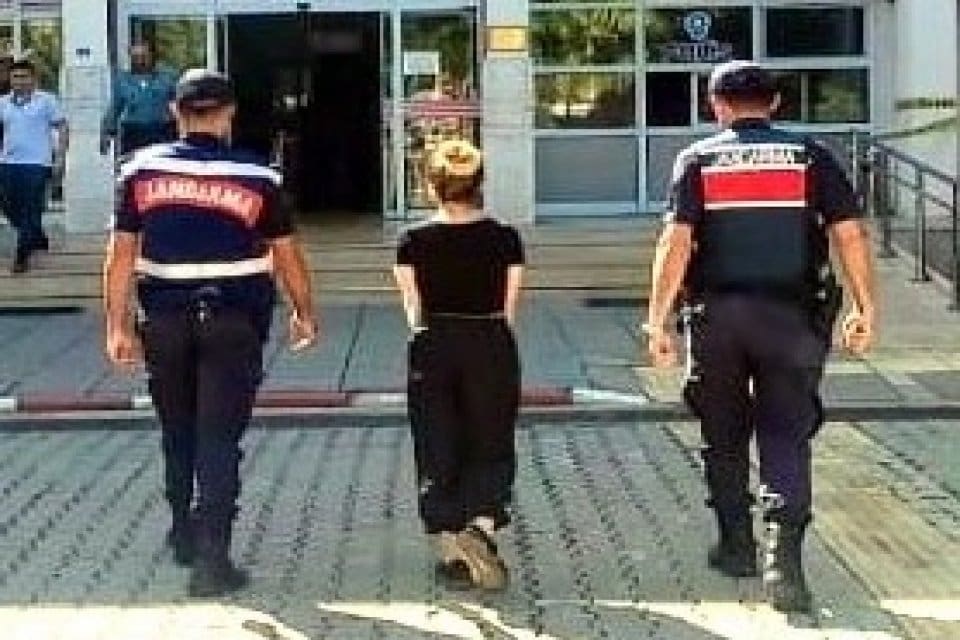 Aydın&rsquo;ın Nazilli il&ccedil;esinde, 'uyuşturucu ticareti yapma' ve 'bulundurma' su&ccedil;larından&nbsp;kesinleşmiş hapis