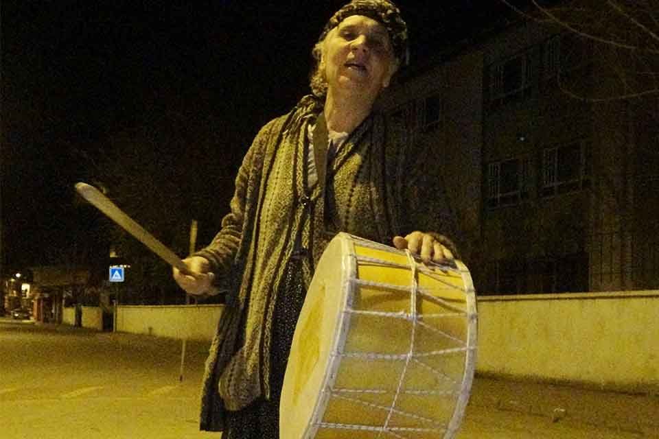 AYDIN'ın İncirliova il&ccedil;esinde yaşayan Portakal &Ouml;zen (67), 10 yıldır ramazan