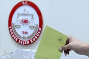 Se&ccedil;menler tarafından aday g&ouml;sterilmek istenen cumhurbaşkanı adaylarının imza toplama s&uuml;reci