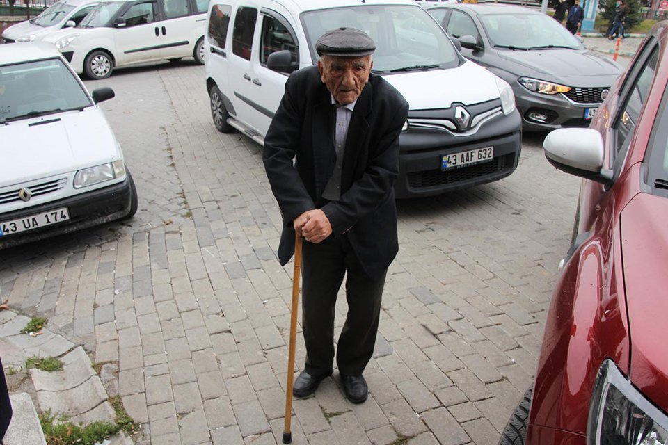 Kütahya’nın Domaniç ilçesinde oturan 105 yaşındaki Nuri Uysal, 10 günde