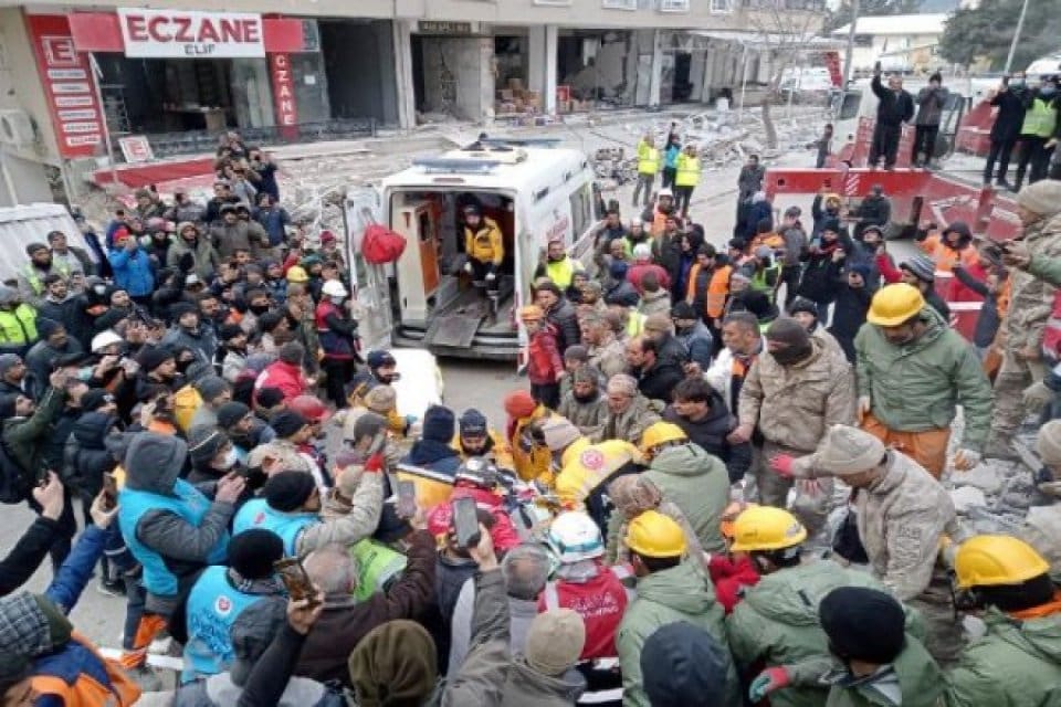 Kahramanmaraş merkezli depremlerin vurduğu Gaziantep&rsquo;in Nurdağı il&ccedil;esinde, bina enkazından 108
