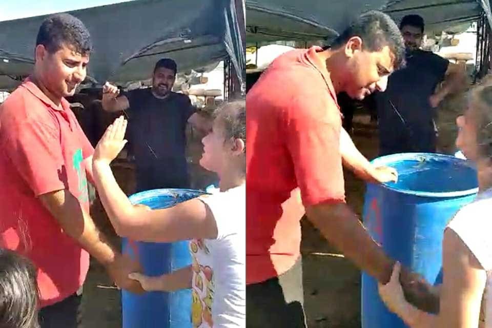 İzmir'in&nbsp;Gaziemir il&ccedil;esinde Nehir Şazi'nin (11) kurban pazarlığı yaptığı anlar, sosyal