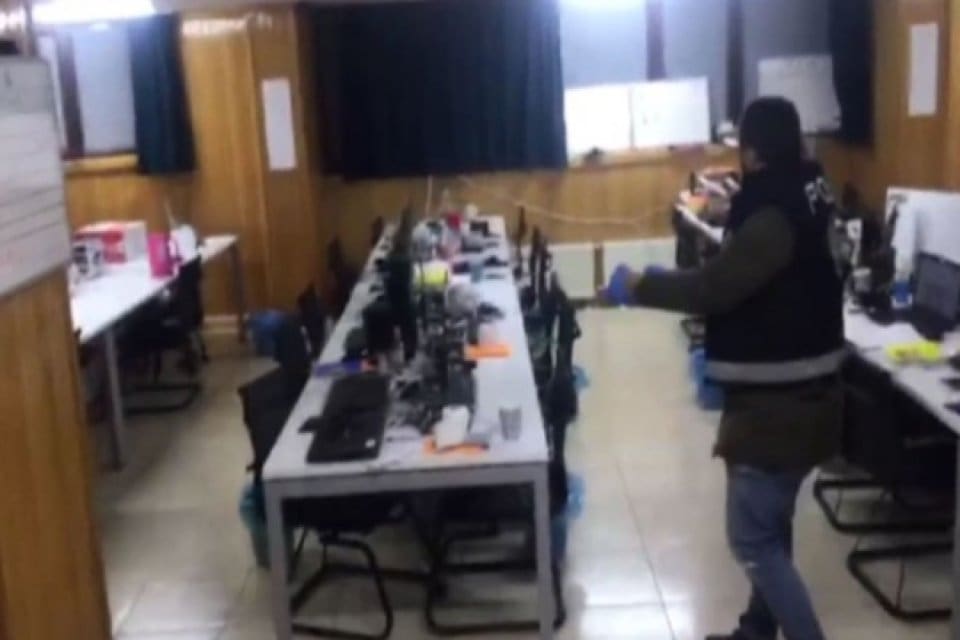 Silivri'de site i&ccedil;erisinde 9 ayrı villa kiralayıp kripto para &ccedil;ağrı