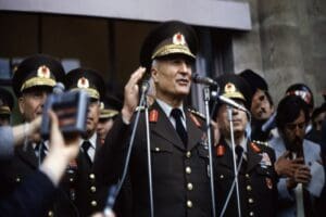 Yargıtay, Evren ve Şahinkaya hakkındaki davaların &ouml;l&uuml;m nedeniyle d&uuml;şmesi ile