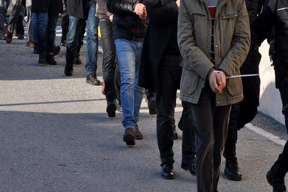 Balıkesir merkezli 12 ilde, FET&Ouml;/PDY'nin 'askeri mahrem yapılanması'na y&ouml;nelik d&uuml;zenlenen