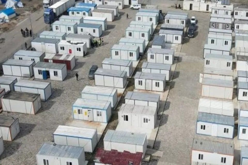 İHH İnsani Yardım Vakfı, deprem b&ouml;lgelerine g&ouml;ndermek i&ccedil;in başlattığı konteyner