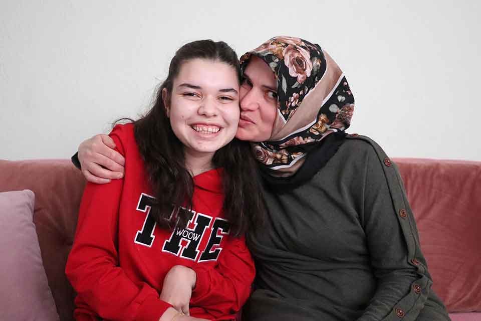 DENİZLİ'de 14 yıl önce ikiziyle oyuncak sandıkları tabancayla oynarken, ateş