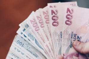 İŞKUR, 15 yaşından b&uuml;y&uuml;k ve işsiz olan herkese başvurmaları halinde