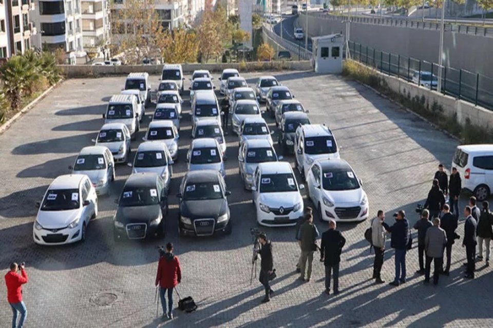 Şanlıurfa merkezli 16 ilde polisin d&uuml;zenlediği 'Kazıntı-1 Change Oto' operasyonunda,