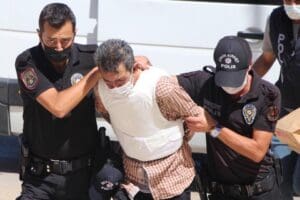 Aydın'ın Didim il&ccedil;esinde komşusunun kızı Yağmur Tayhan'ı (16) 27 bı&ccedil;ak