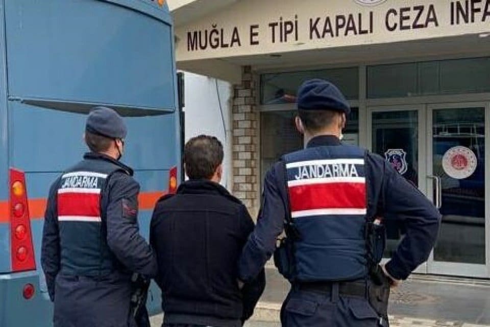 Muğla'nın Menteşe il&ccedil;esinde, hakkında 16 yıl 2 ay&nbsp;hapis cezası bulunan