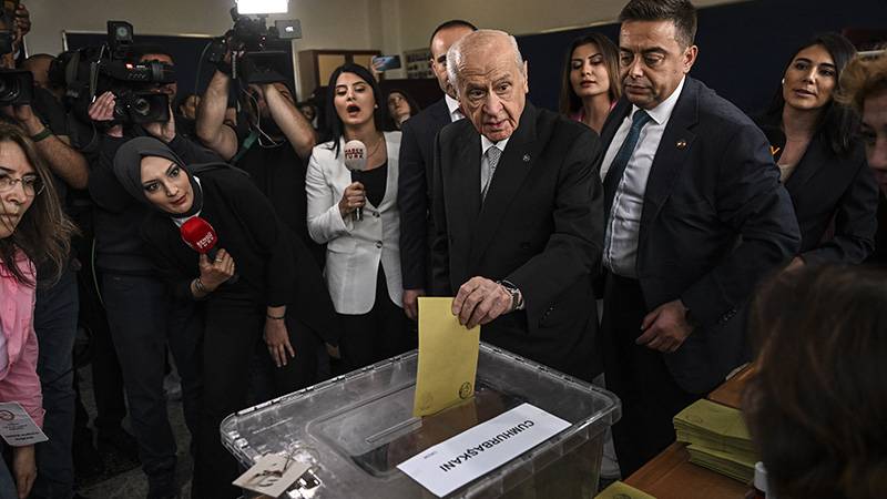 MHP Genel Başkanı Devlet Bahçeli, oyunu Ankara’da kullandı. Bahçeli, “Yeni