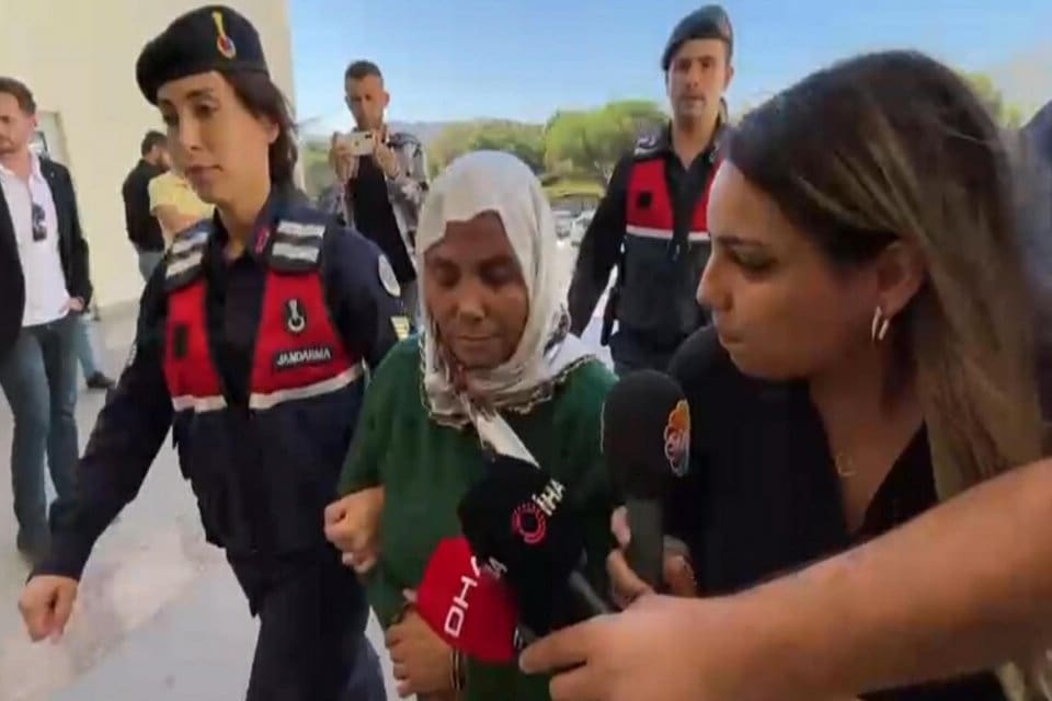 Muğla'nın Bodrum il&ccedil;esinde, Gamze Sakallıoğlu'nun (17), yatağında &ouml;l&uuml; bulunmasıyla ilgili,