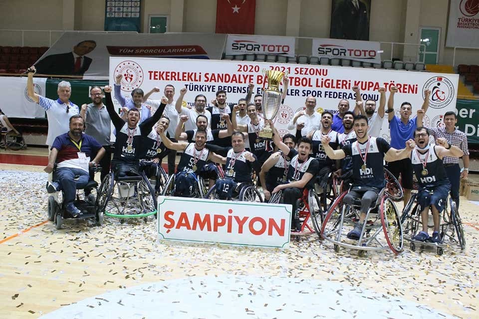 İzmir B&uuml;y&uuml;kşehir Belediye Başkanı Tun&ccedil; Soyer&rsquo;in İzmir&rsquo;i &ldquo;spor kenti&rdquo; yapma