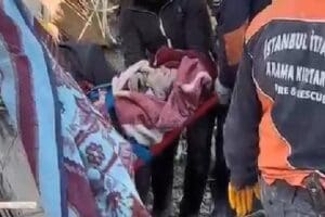Hatay Antakya'da yıkılan Oduncu Apartmanı'nın enkazında arama-kurtarma &ccedil;alışması yapan ekipler