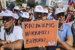 Yıllardır g&uuml;ndemden d&uuml;şmeyen EYT ile ilgili &ccedil;alışma yapan AK Parti'nin