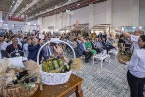 İzmir B&uuml;y&uuml;kşehir Belediye Başkanı Tun&ccedil; Soyer&rsquo;in &ldquo;Başka Bir Tarım M&uuml;mk&uuml;n&rdquo;